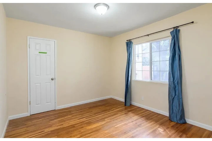 $2750 : 3 bedroom house available image 6