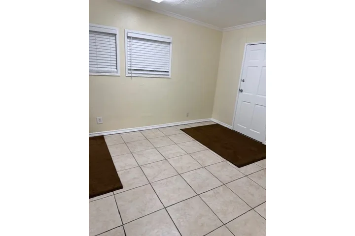 $1900 : SE RENTA ESPACIO PARA NEGOCIO image 5