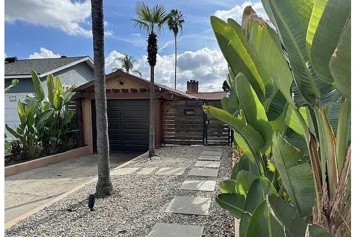 $4300 : PAY YOUR RENT IN FULL HOME image 1