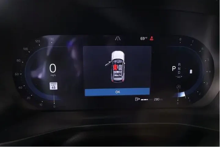 $26734 : Volvo XC40 2023 B4 Plus Brig image 4