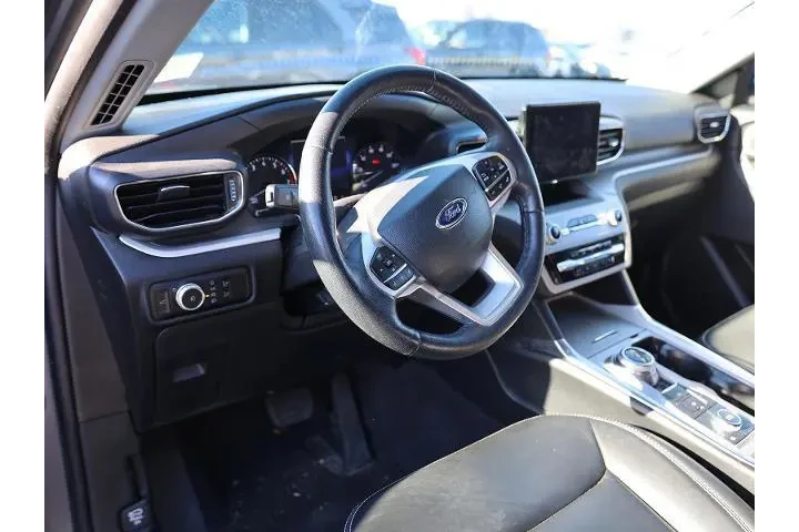 $28772 : Ford Explorer 2023 AWD XLT 4 image 3