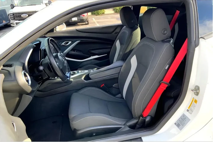 $26991 : Chevrolet Camaro 2023 LT 2dr image 6