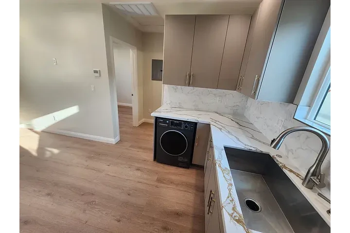 $1095 : 14808 Covello St, Van Nuys, CA image 4