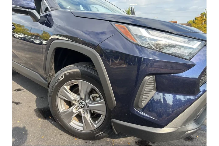 $31997 : Gold Certified2024 RAV4 XLE image 7