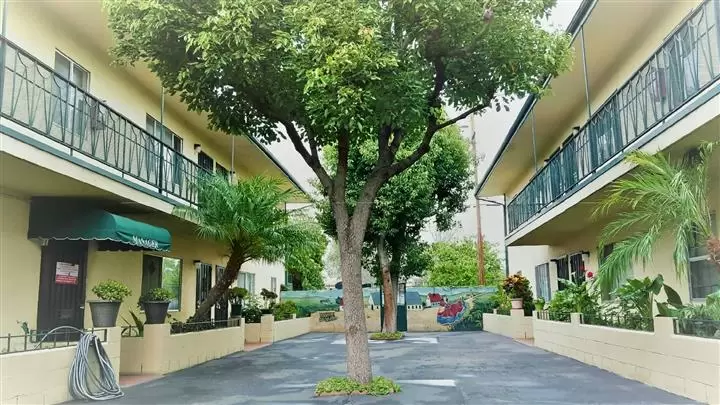 $1799 : 2BED - Santa Fe Apartments LB! image 2