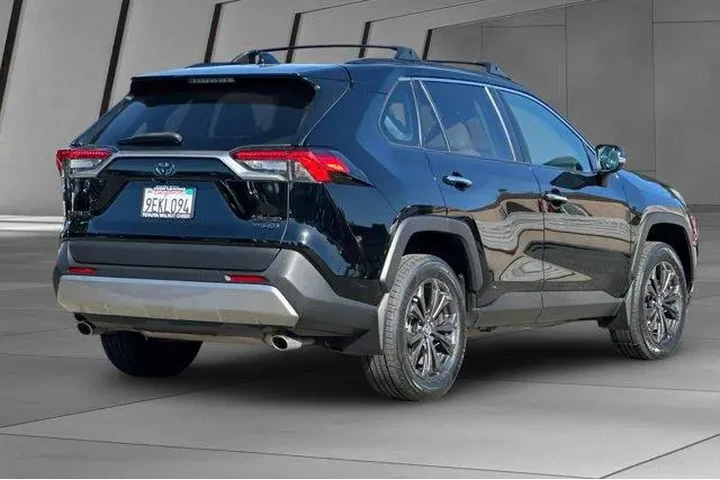 $38900 : Toyota RAV4 Hybrid 2023 AWD image 4