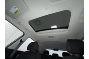 $22995 : Hyundai VENUE 2025 SEL 4dr C thumbnail