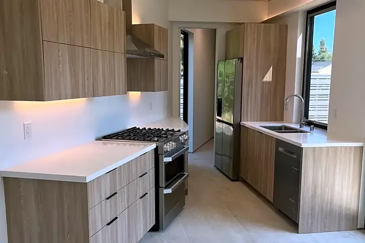 $3000 : 3bed 2bath available now image 2
