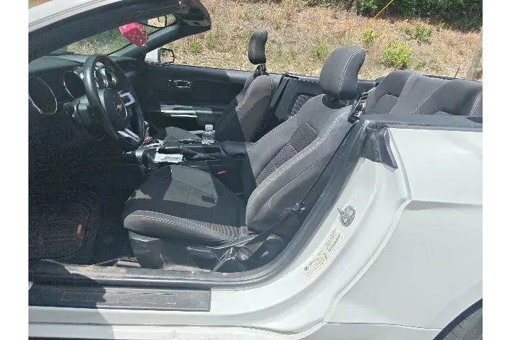 $10990 : Ford Mustang 2015 V6 2dr Con image 8