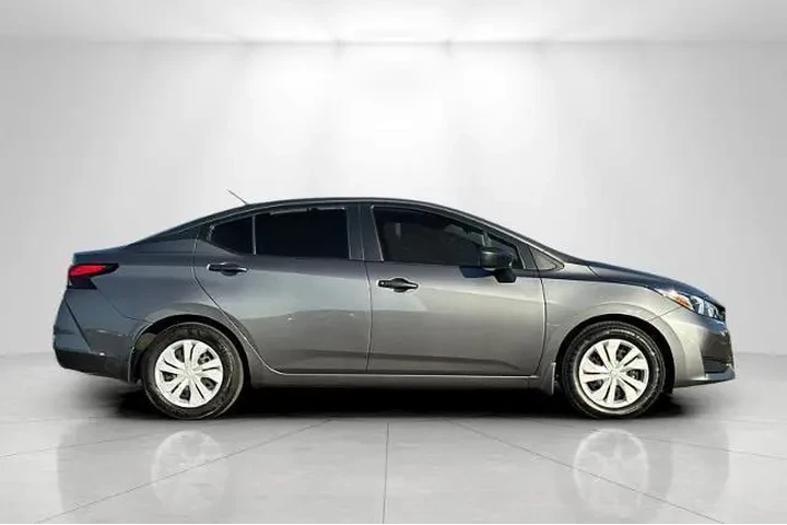 $17995 : Nissan Versa 2024 S 4dr Seda image 2