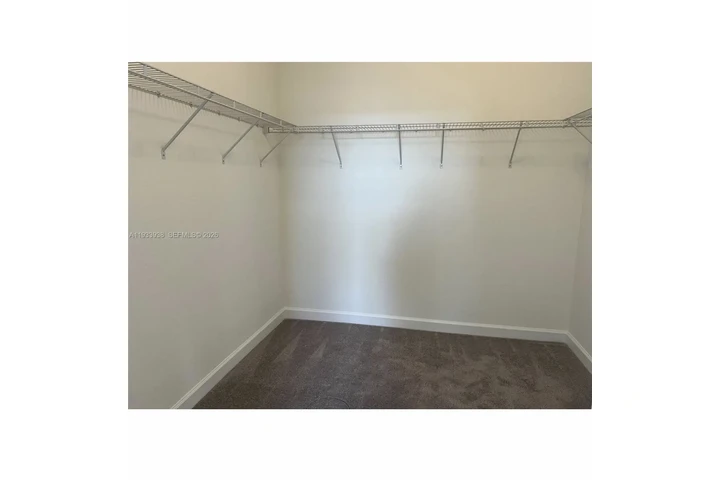 $1300 : Se renta habitaciones amplia image 3