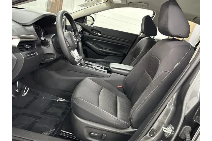 $17900 : Nissan Altima 2024 2.5 SV 4d image 3