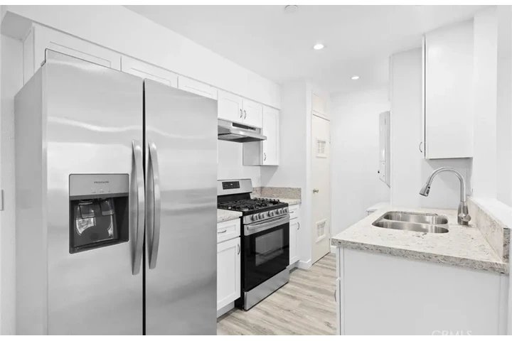 $1550 : 1 Bedroom Apt in Gardena image 7