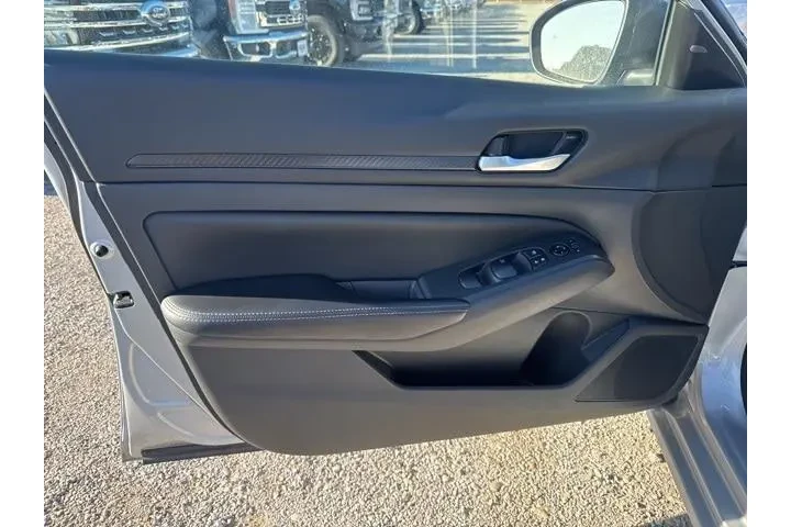 $20000 : Nissan Altima 2024 2.5 SV 4d image 9