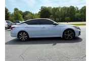 $19299 : Nissan Altima 2023 2.5 SR 4d thumbnail