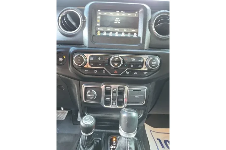 $33990 : Jeep Wrangler Unlimited 2021 image 10