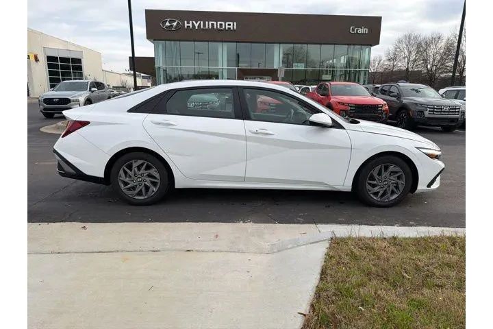 $19795 : Hyundai ELANTRA 2024 SEL 4dr image 8