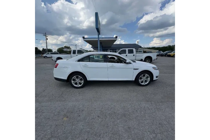2018 Taurus SEL image 6
