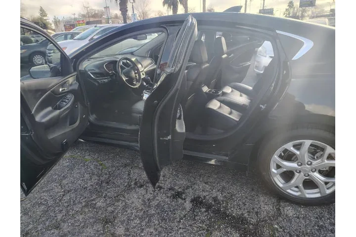 $8590 : 2017 Volt Premier image 10