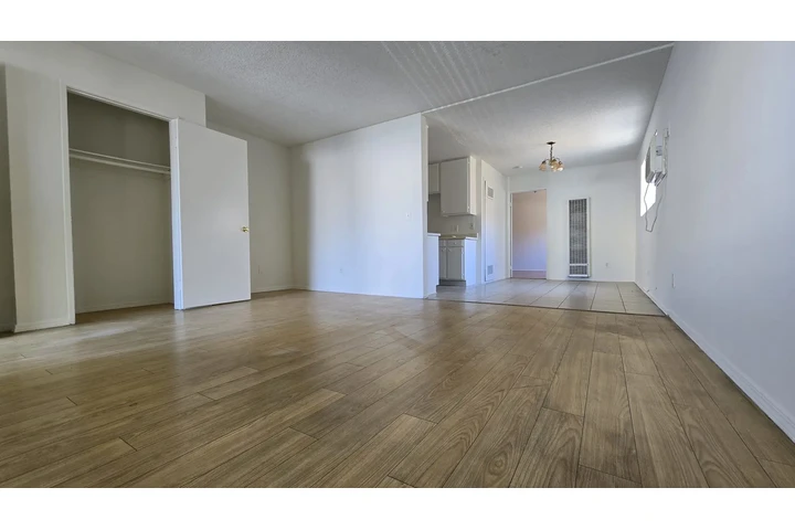$1600 : APARTAMENTO DE 1 RECÁMARA image 2
