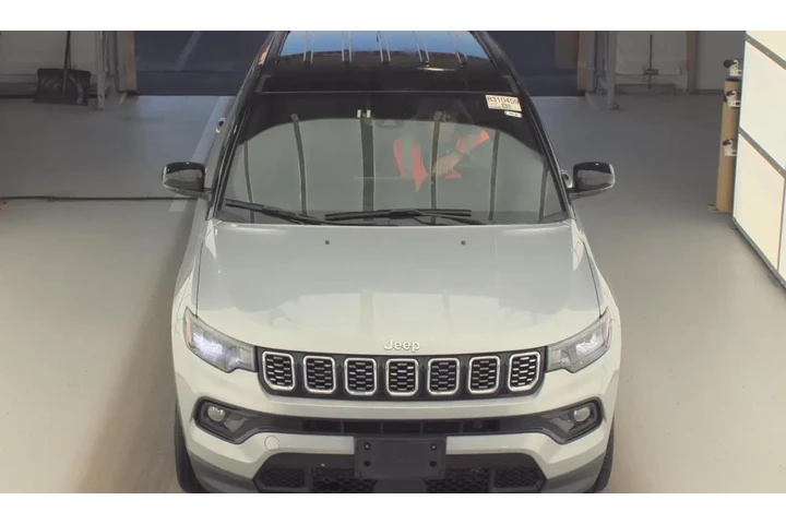 $23990 : Jeep Compass 2025 4x4 Limite image 2