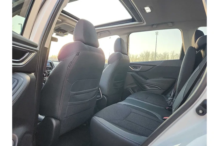 $26929 : Subaru Forester 2023 AWD Pre image 10