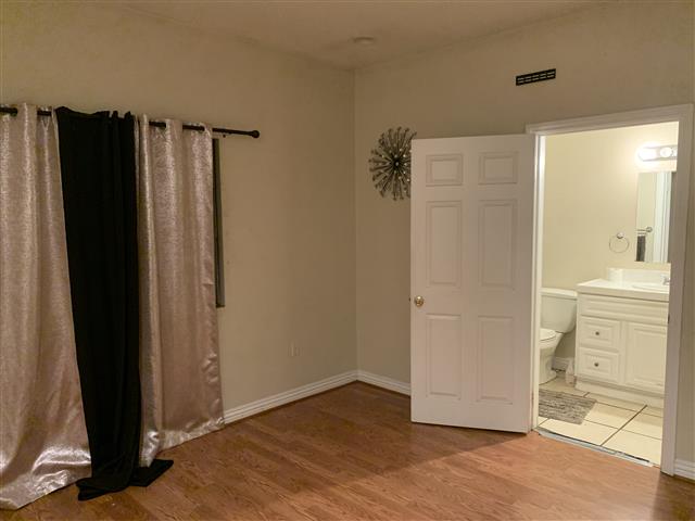 $1000 : Cuarto master room image 3