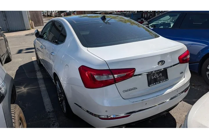 $9895 : 2014 Cadenza Limited image 3