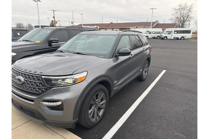 $28566 : Ford Explorer 2022 AWD XLT 4 image 2