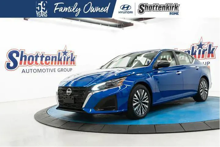 $25855 : Nissan Altima 2025 2.5 SV 4d image 1