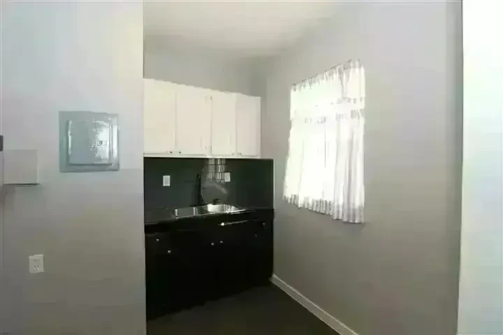 $1375 : ¡OBTENGA UN MES GRATIS! Single image 4