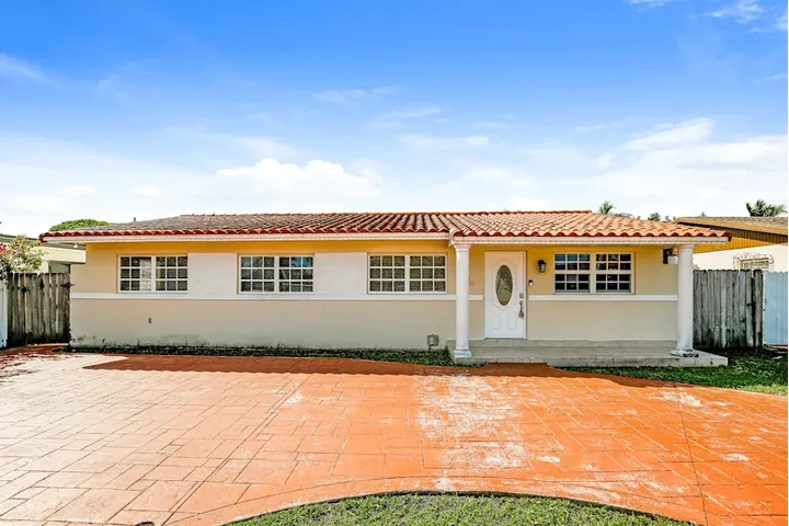 $1890 : Historic Unfurnished 3BD image 1