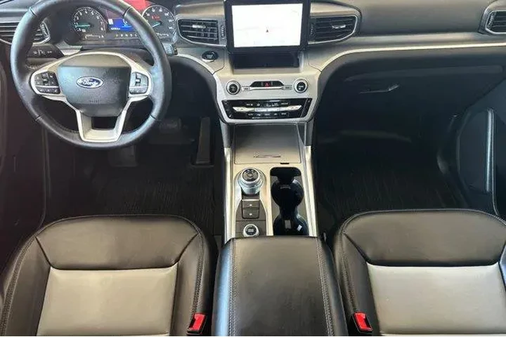 $29900 : Ford Explorer 2022 AWD XLT 4 image 6