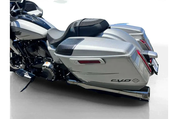 $35999 : 2023 Harley-Davidson CVO Road image 5