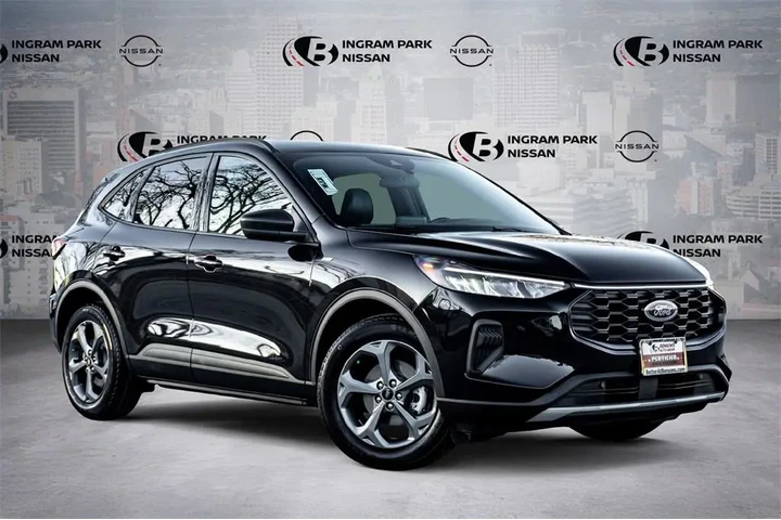 $24978 : Ford Escape 2025 ST-Line 4dr image 1