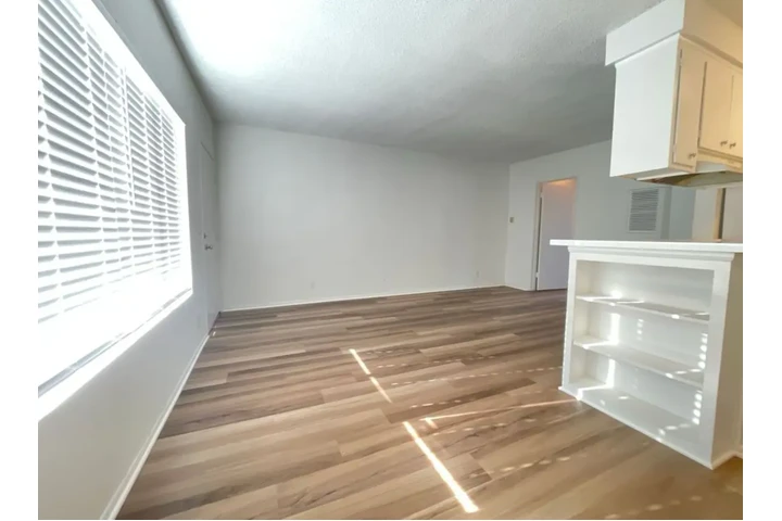$1550 : 1 Bedroom Apt in Inglewood image 4
