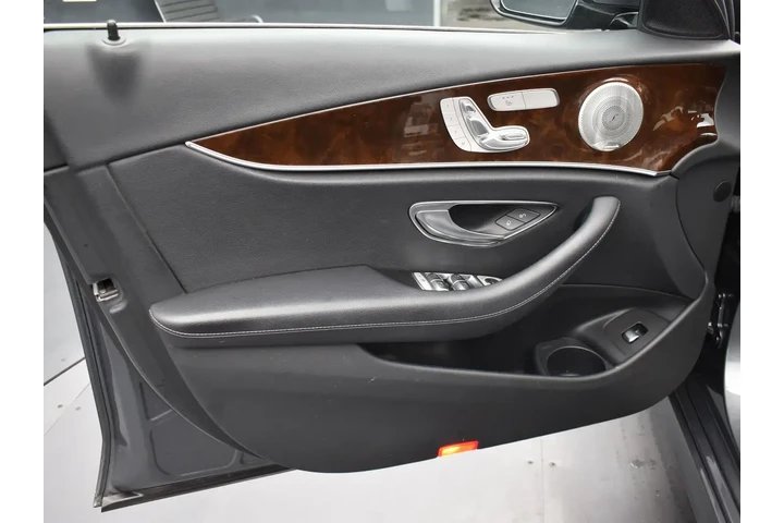 $27795 : Mercedes-Benz E-Class 2022 A image 9