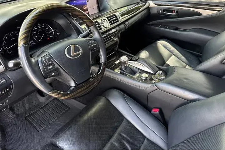 $29991 : Lexus LS 460 2017 4dr Sedan image 10