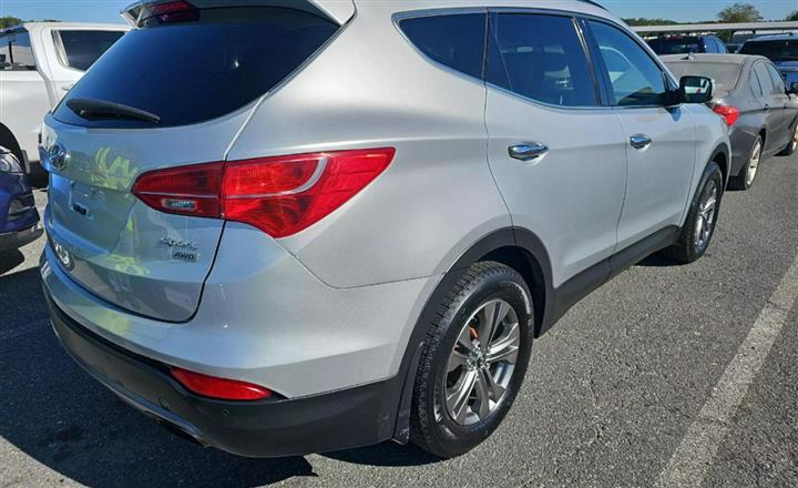 $13000 : 2015 HYUNDAI SANTA FE SPORT image 4