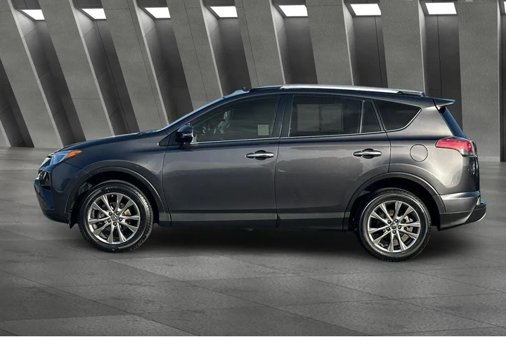 $21900 : Toyota RAV4 2016 AWD Limited image 10