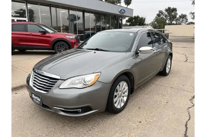 $8300 : Chrysler 200 2013 Limited 4d image 2