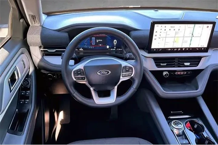 $35000 : Ford Explorer 2025 AWD Activ image 4