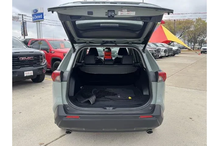 $26874 : Toyota RAV4 2023 XLE Premium image 9