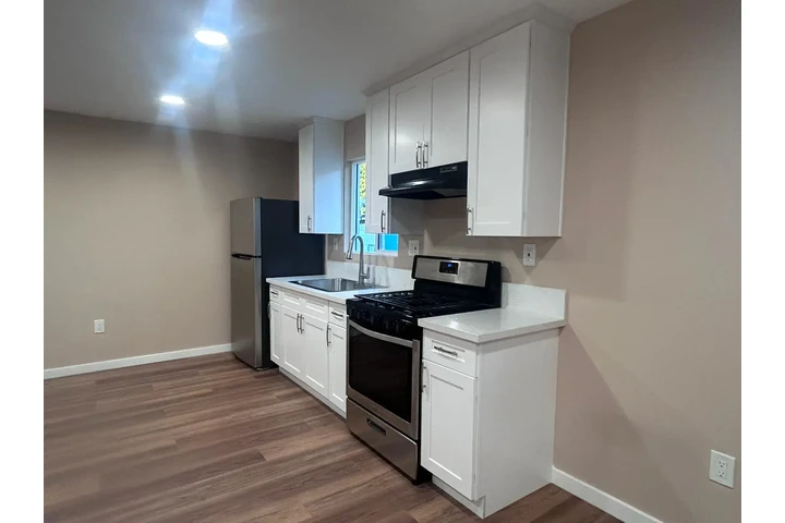 $2950 : Se Renta Casa 2H DTLA 90015 image 2