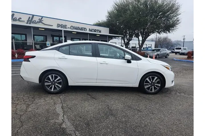 $16998 : Nissan Versa 2024 SV 4dr Sed image 2