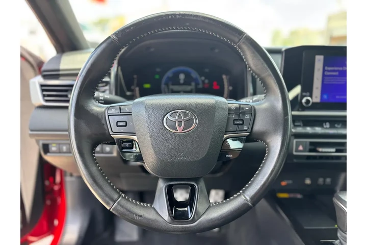 2025 Camry SE image 10
