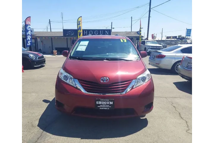 $20995 : 2017 Sienna LE 8-Passenger image 3
