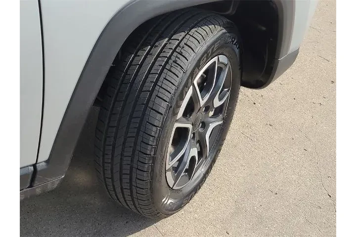 $22886 : Jeep Compass 2024 4x4 Trailh image 7