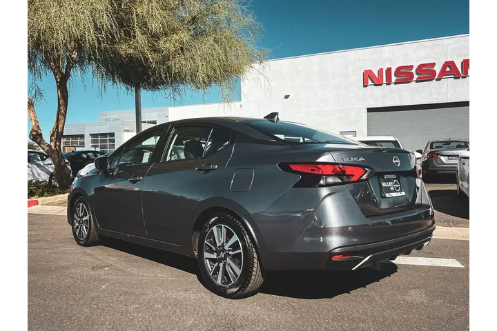 $15937 : Nissan Versa 2023 SV 4dr Sed image 3