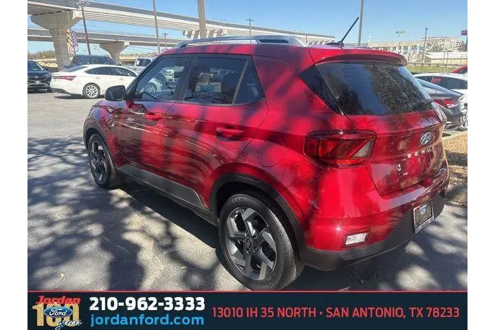 $17888 : Hyundai VENUE 2023 SEL 4dr C image 4